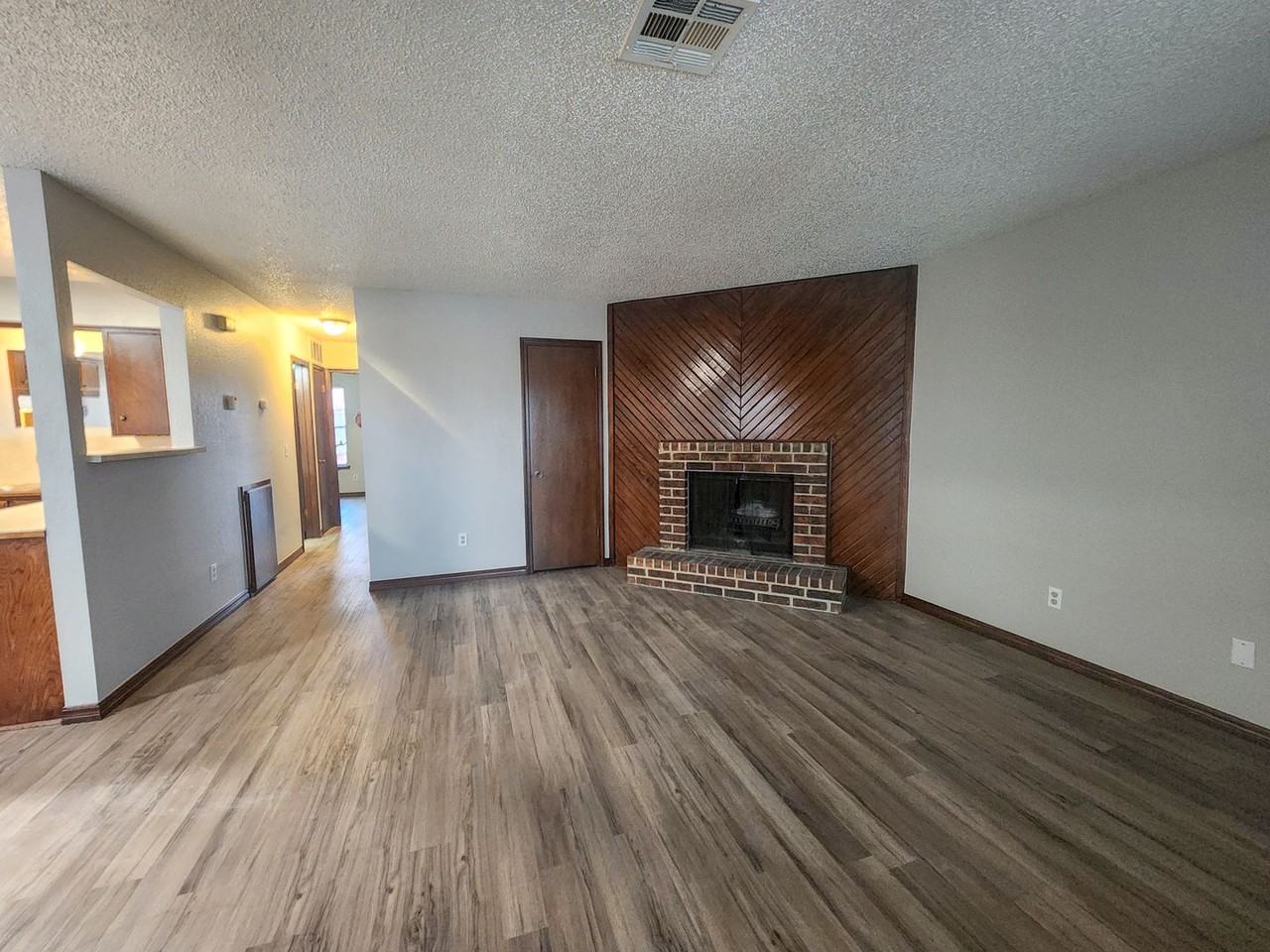 4104 N Market Ave - Photo 4 of 27