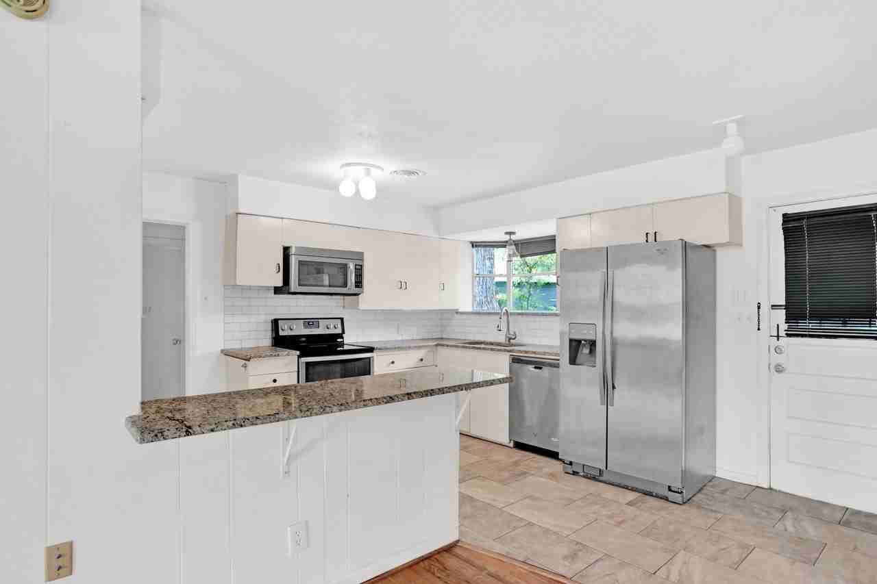 10533 Solta Dr - Photo 3 of 30