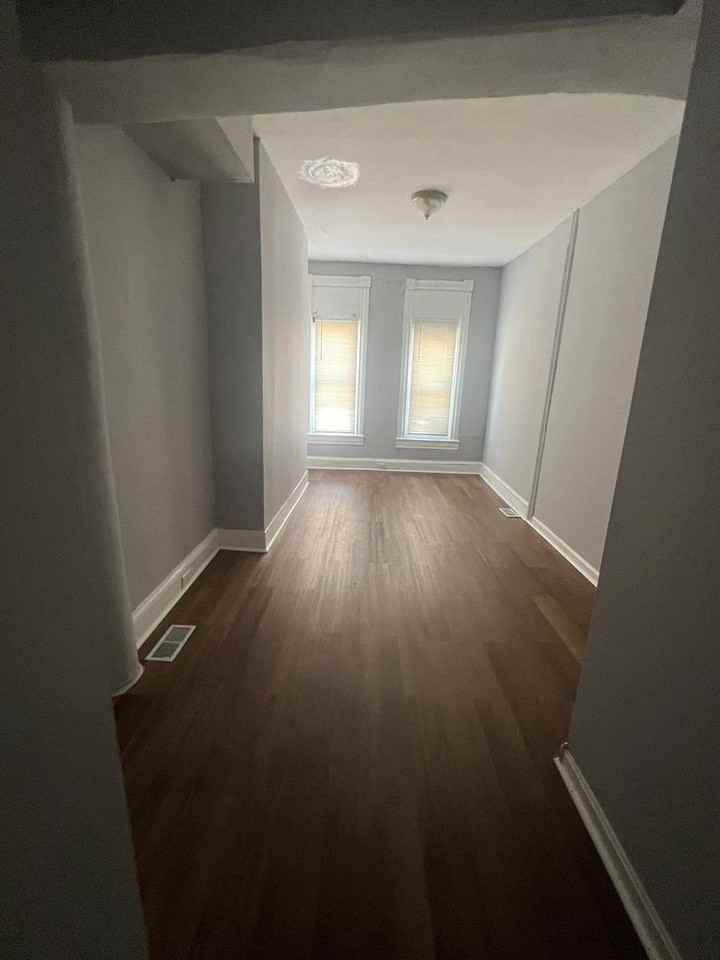 2437 E Biddle St - Photo 3 of 10
