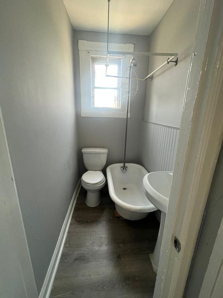 2437 E Biddle St - Photo 7 of 10