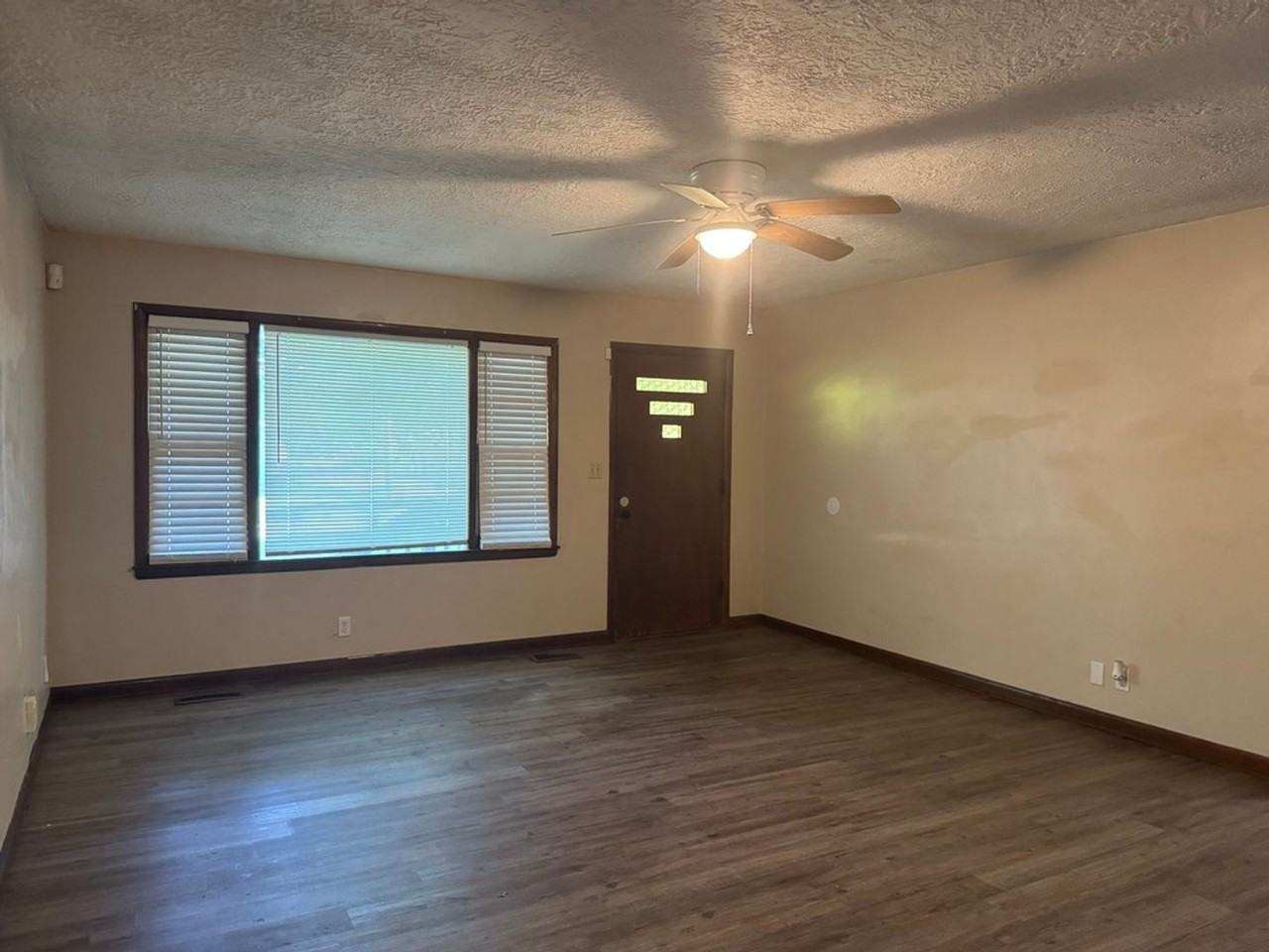 1702 W High St - Photo 2 of 9