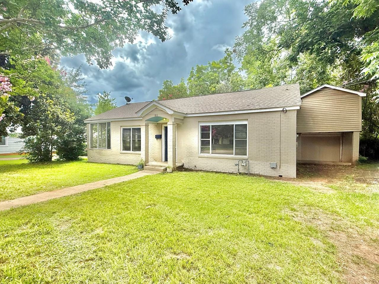 811 Kickapoo St - Photo 2 of 20