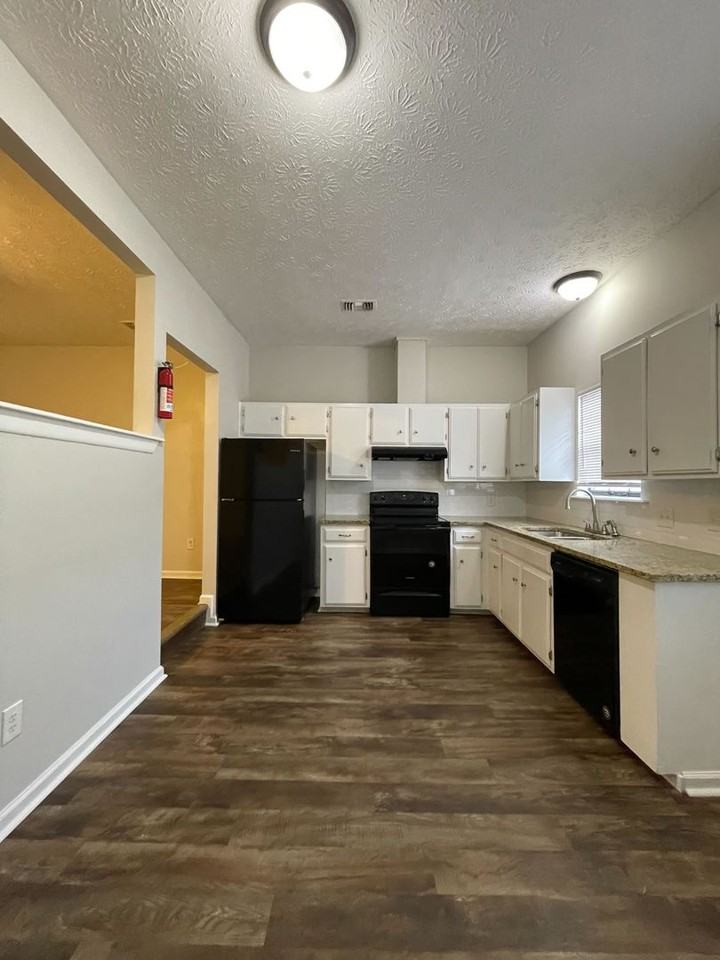 121 Cedar Ct - Photo 7 of 14