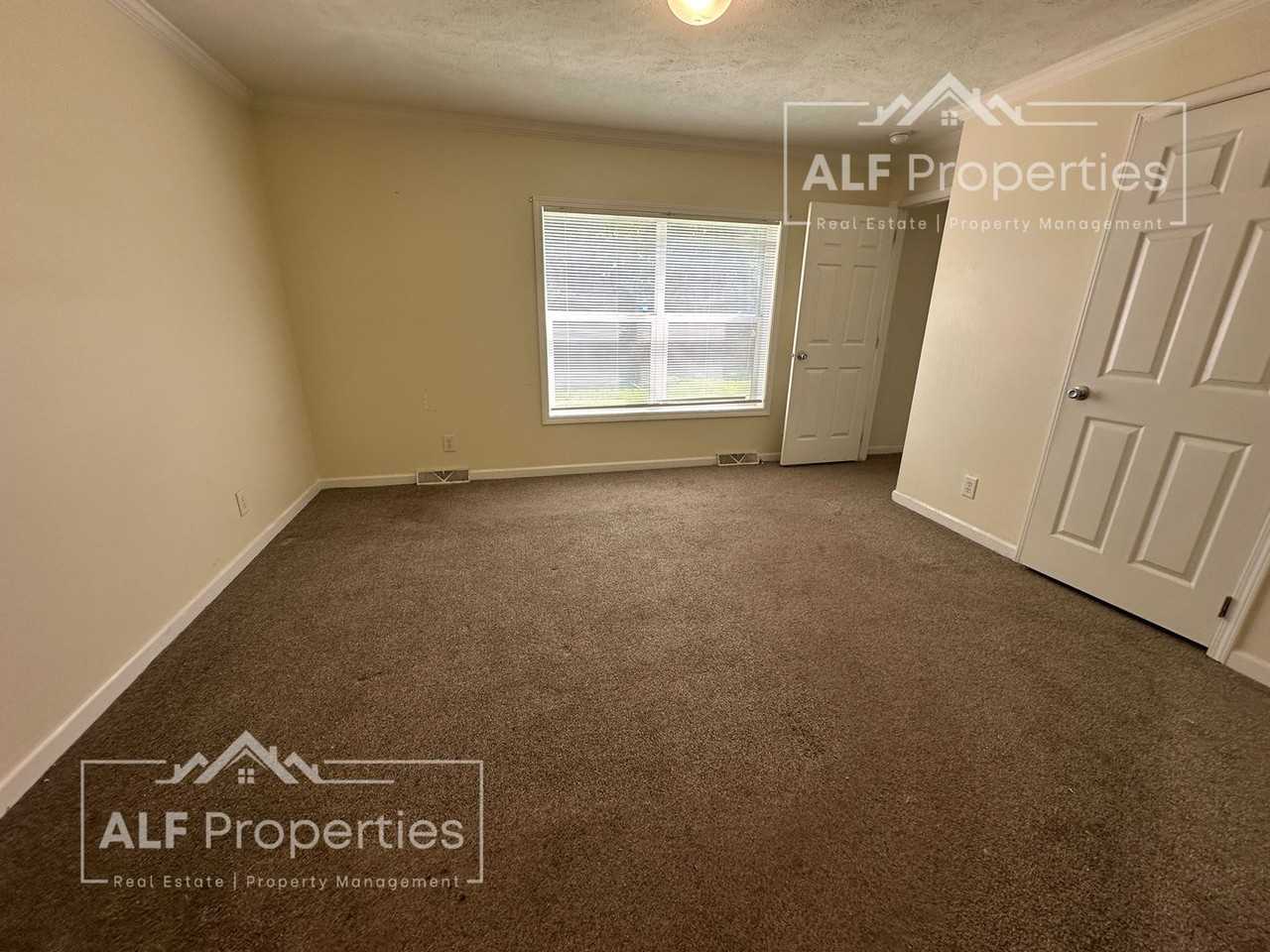 126 Hunter Rd - Photo 3 of 9