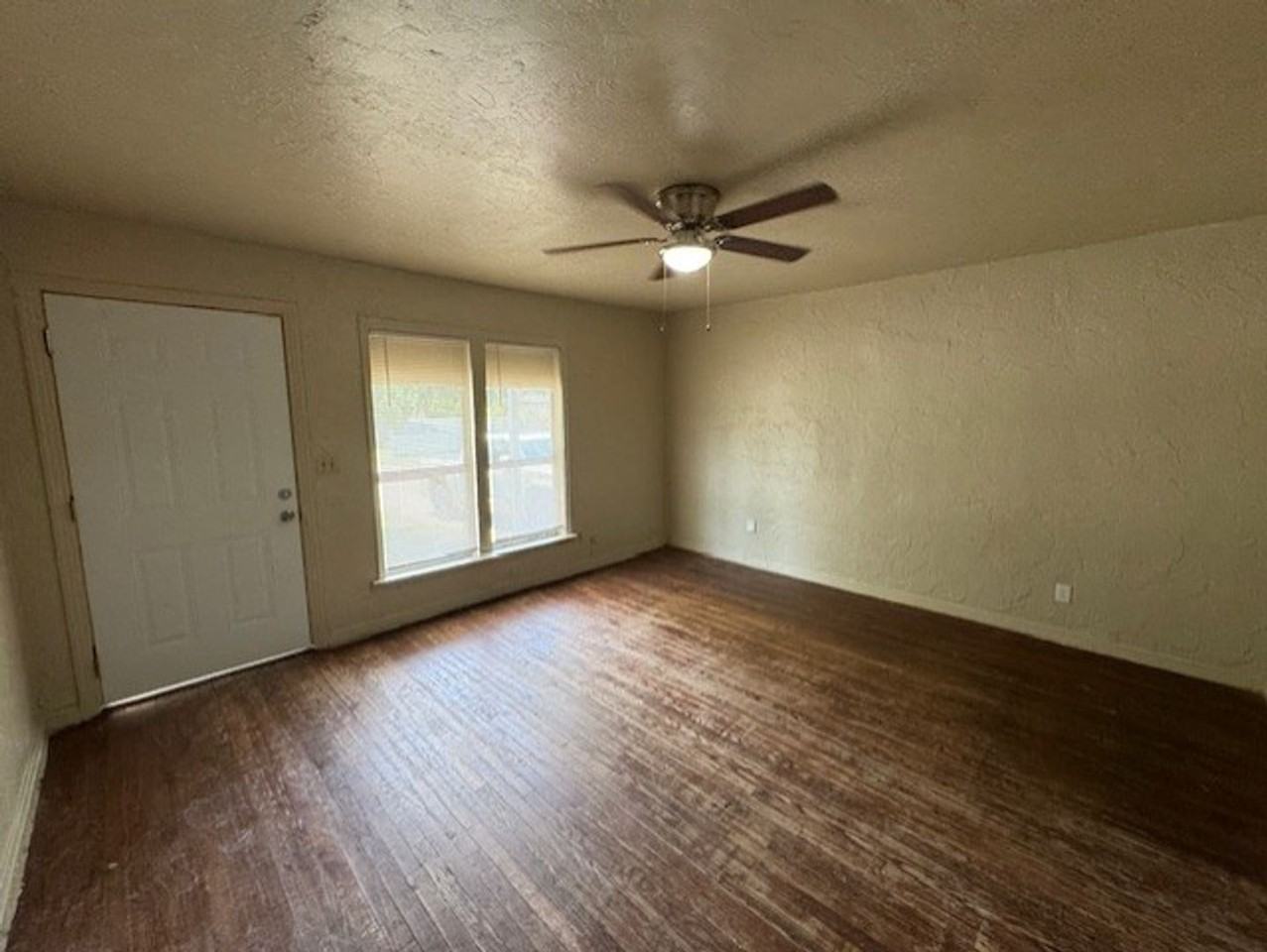 3404 S Meta Ave - Photo 2 of 8