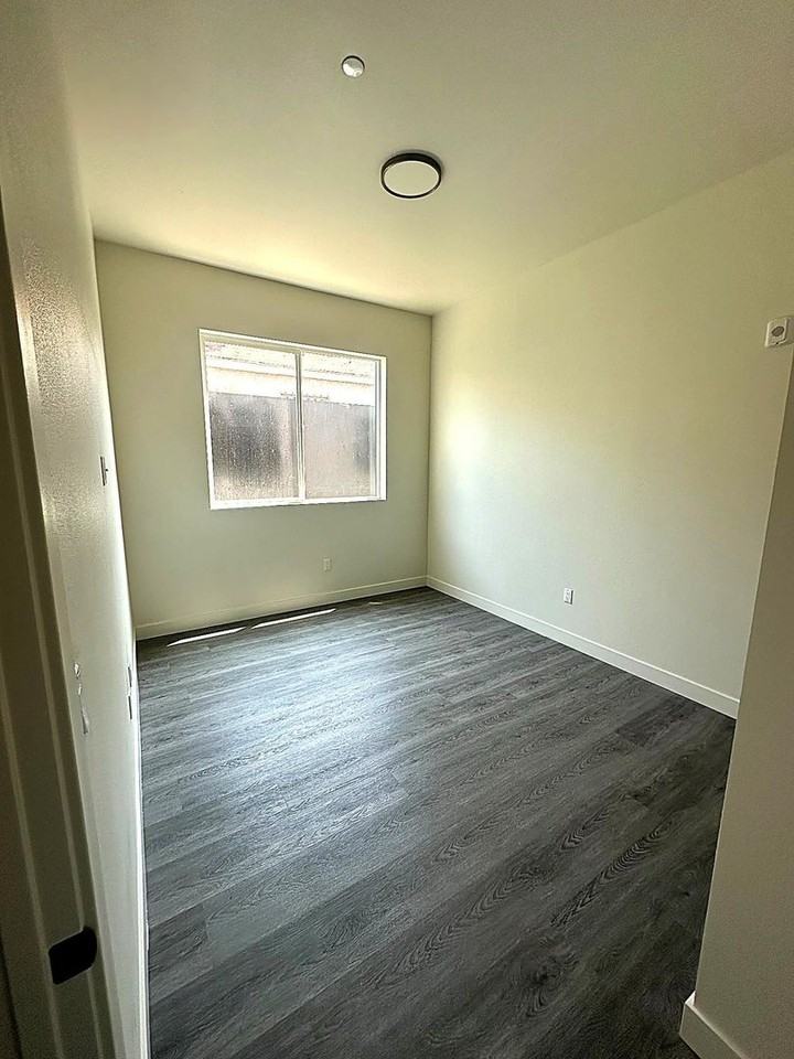 11201 S. Main St. (Restricted Property ALL UNITS) - Photo 5 of 24