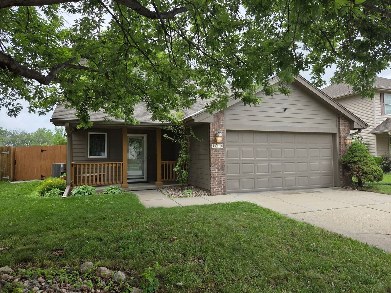 1014 14th Ave - Photo 2 of 26
