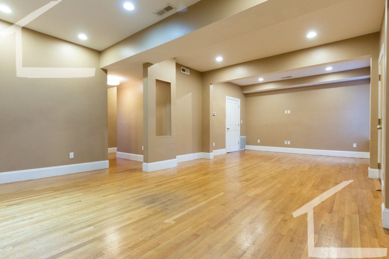 1605 Beacon St - Photo 2 of 16
