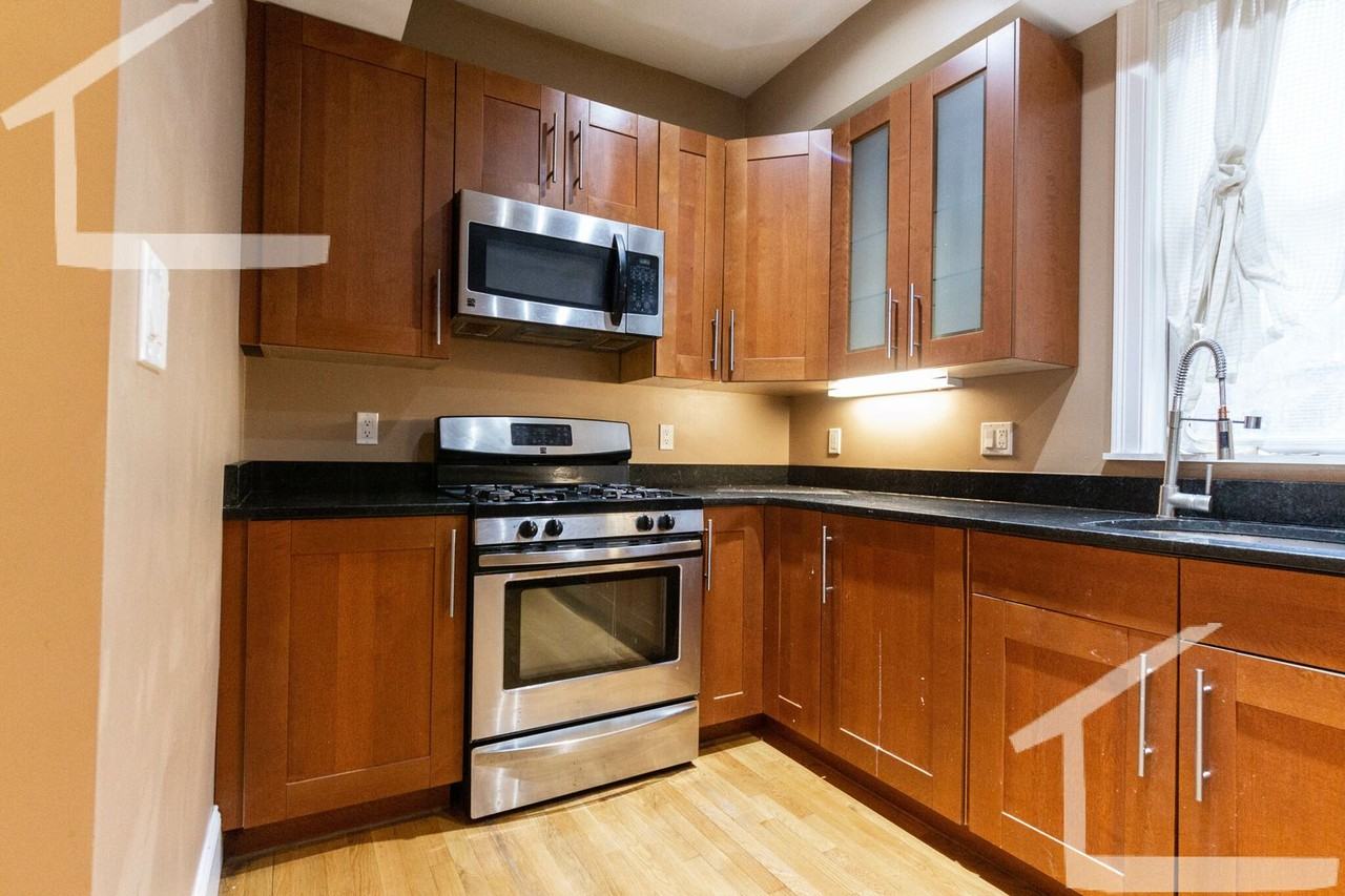 1605 Beacon St - Photo 5 of 16