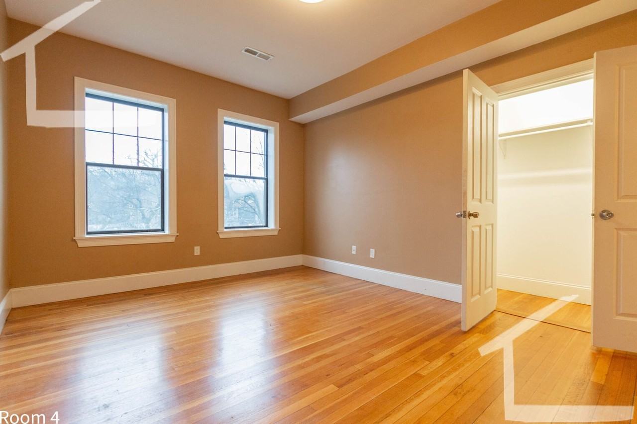 1605 Beacon St - Photo 7 of 16