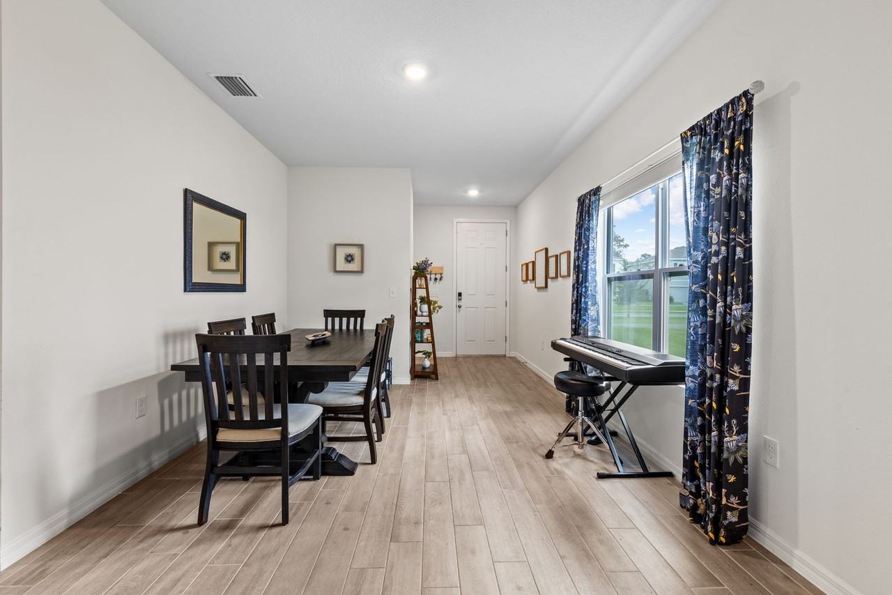1447 Nw 136th Blvd - Photo 4 of 29