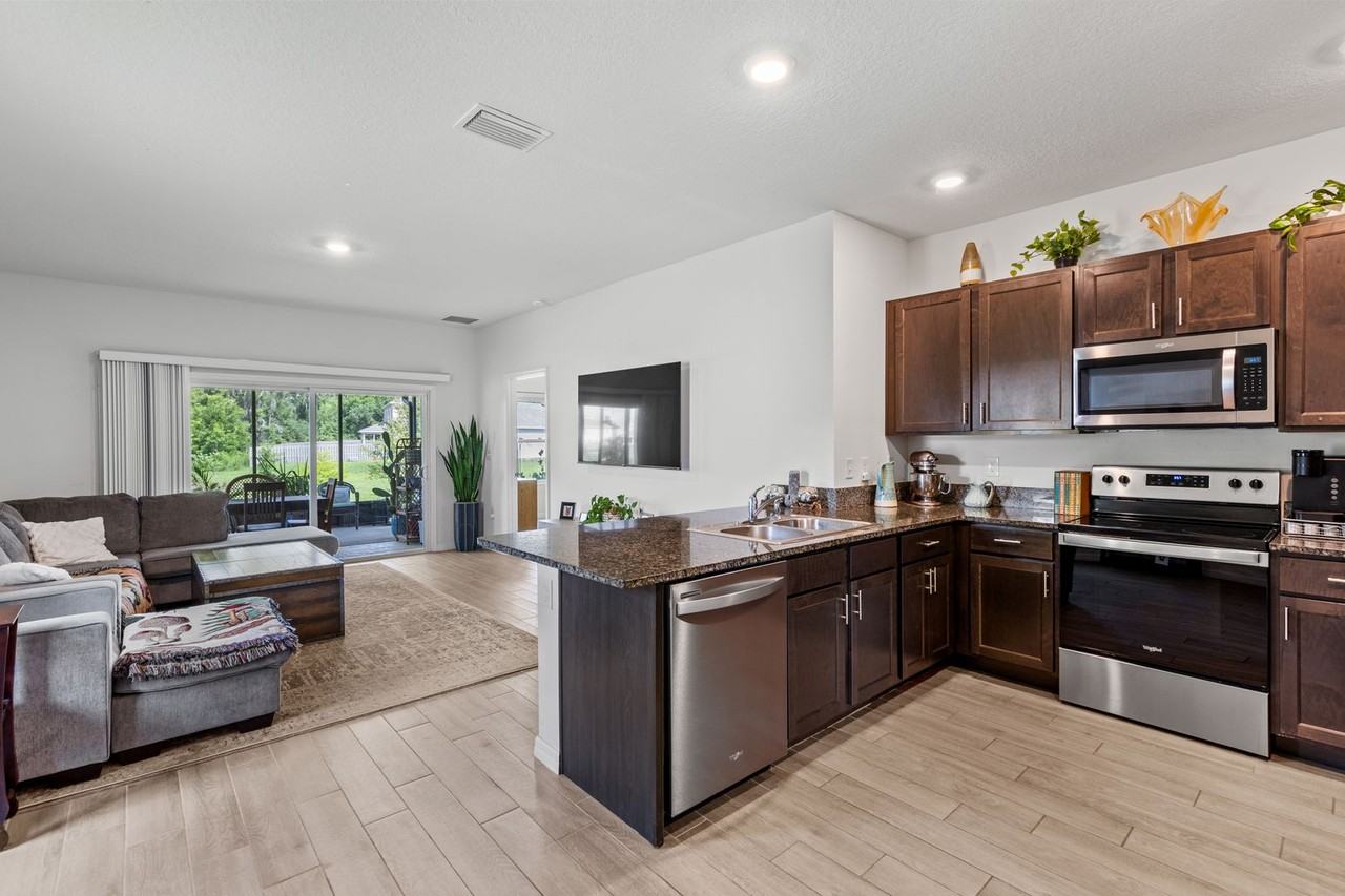 1447 Nw 136th Blvd - Photo 7 of 29