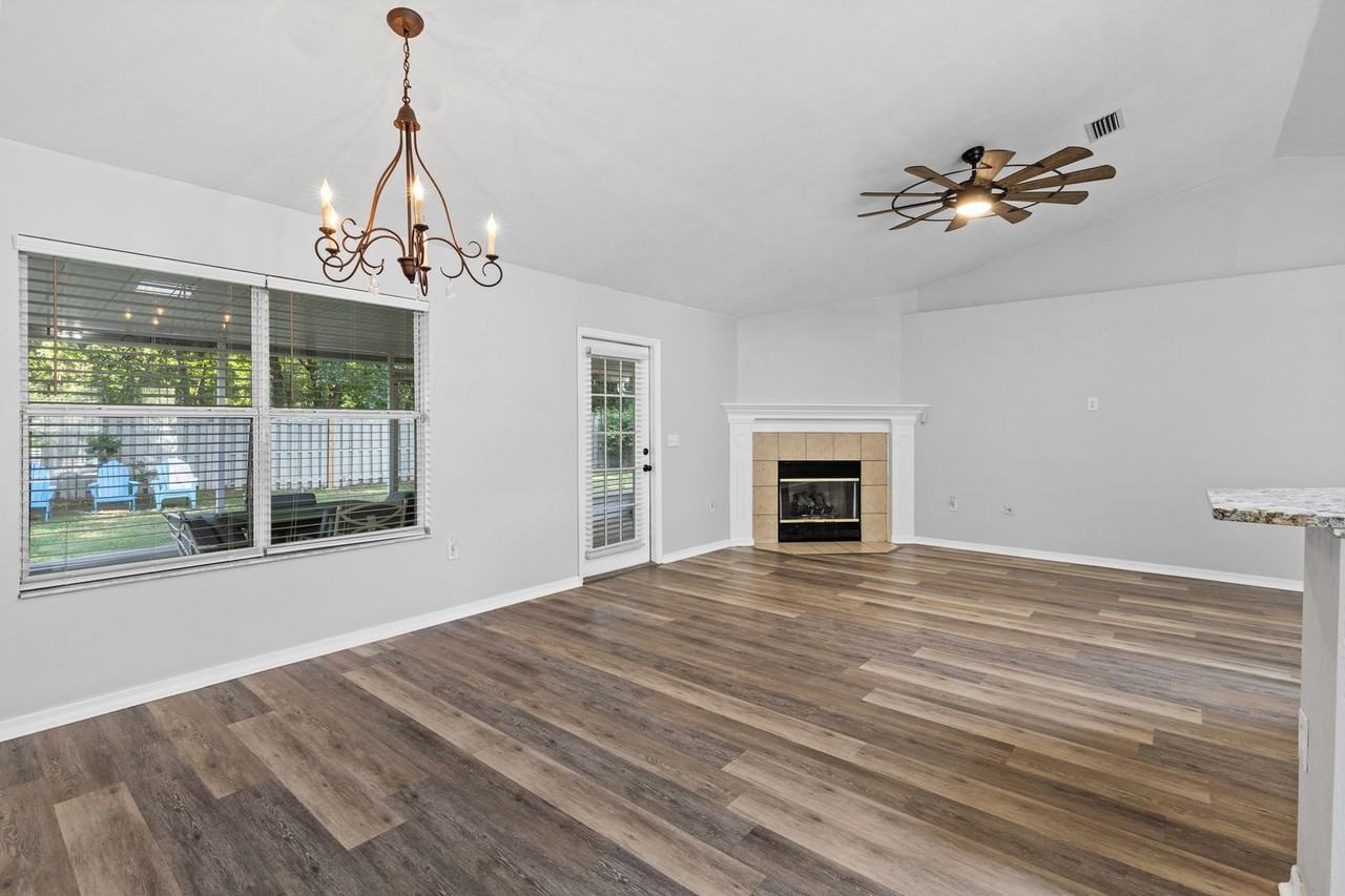 8834 Nw 11th Pl - Photo 5 of 25