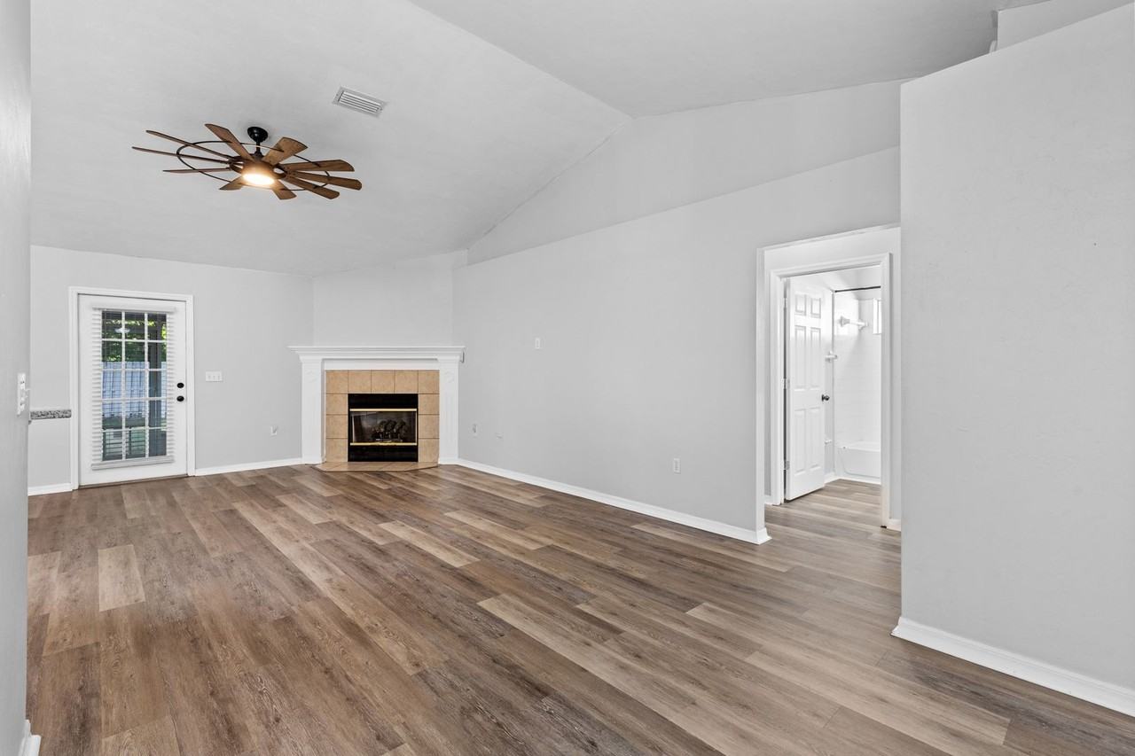 8834 Nw 11th Pl - Photo 7 of 25