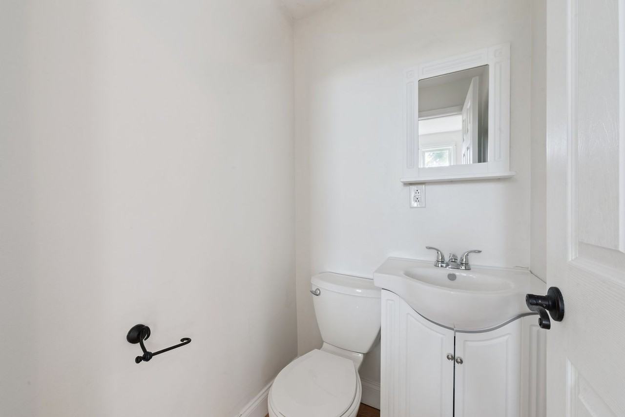 530 Stanton St - Photo 2 of 26