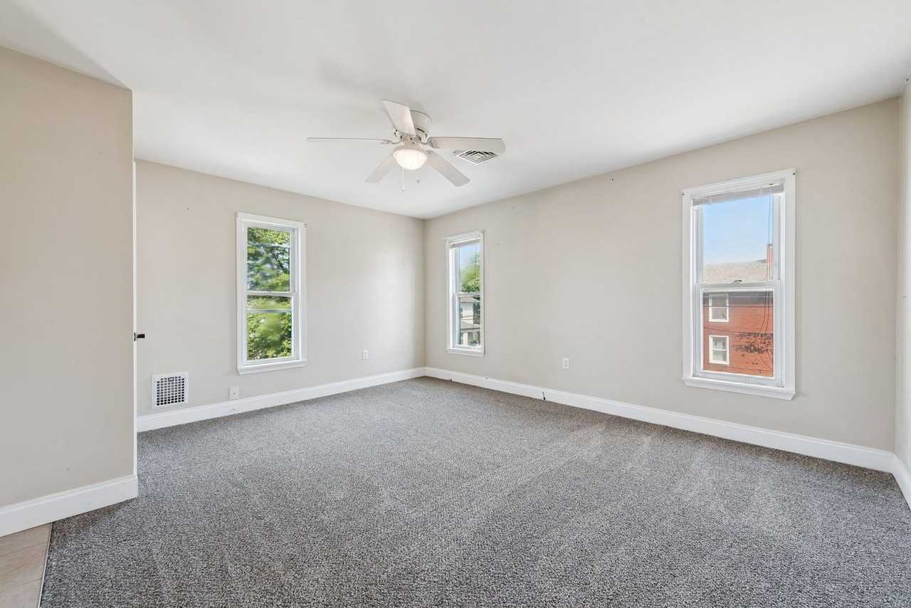 530 Stanton St - Photo 3 of 26