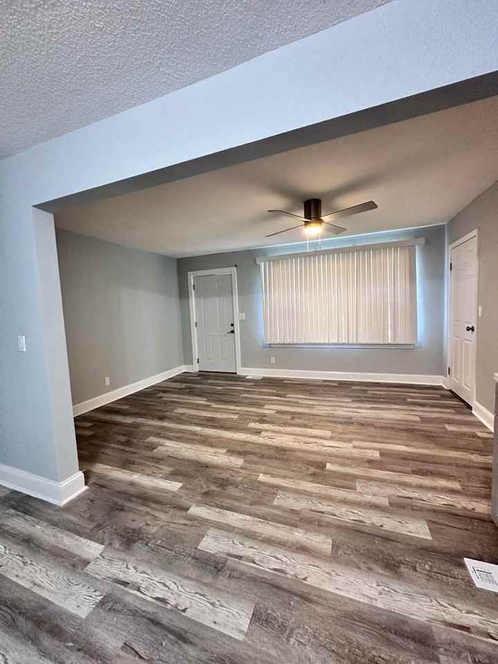 911 Wolcott Ave - Photo 2 of 32