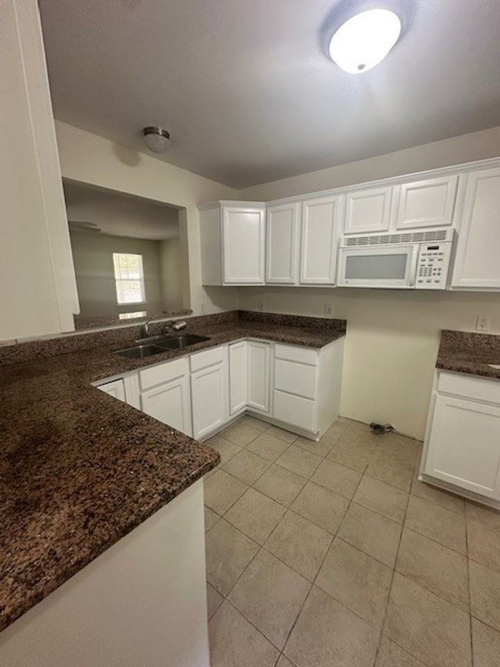 5138 Greenville Loop Rd #B - Photo 2 of 8