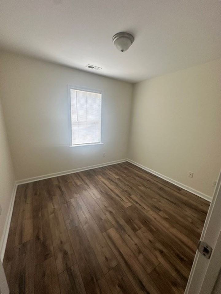 5138 Greenville Loop Rd #B - Photo 5 of 8