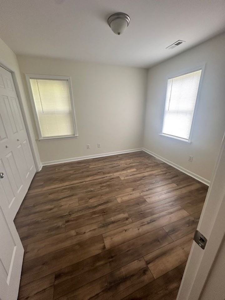 5138 Greenville Loop Rd #B - Photo 6 of 8