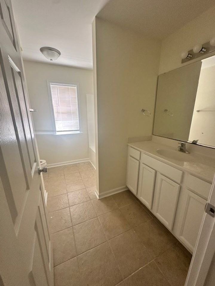 5138 Greenville Loop Rd #B - Photo 7 of 8