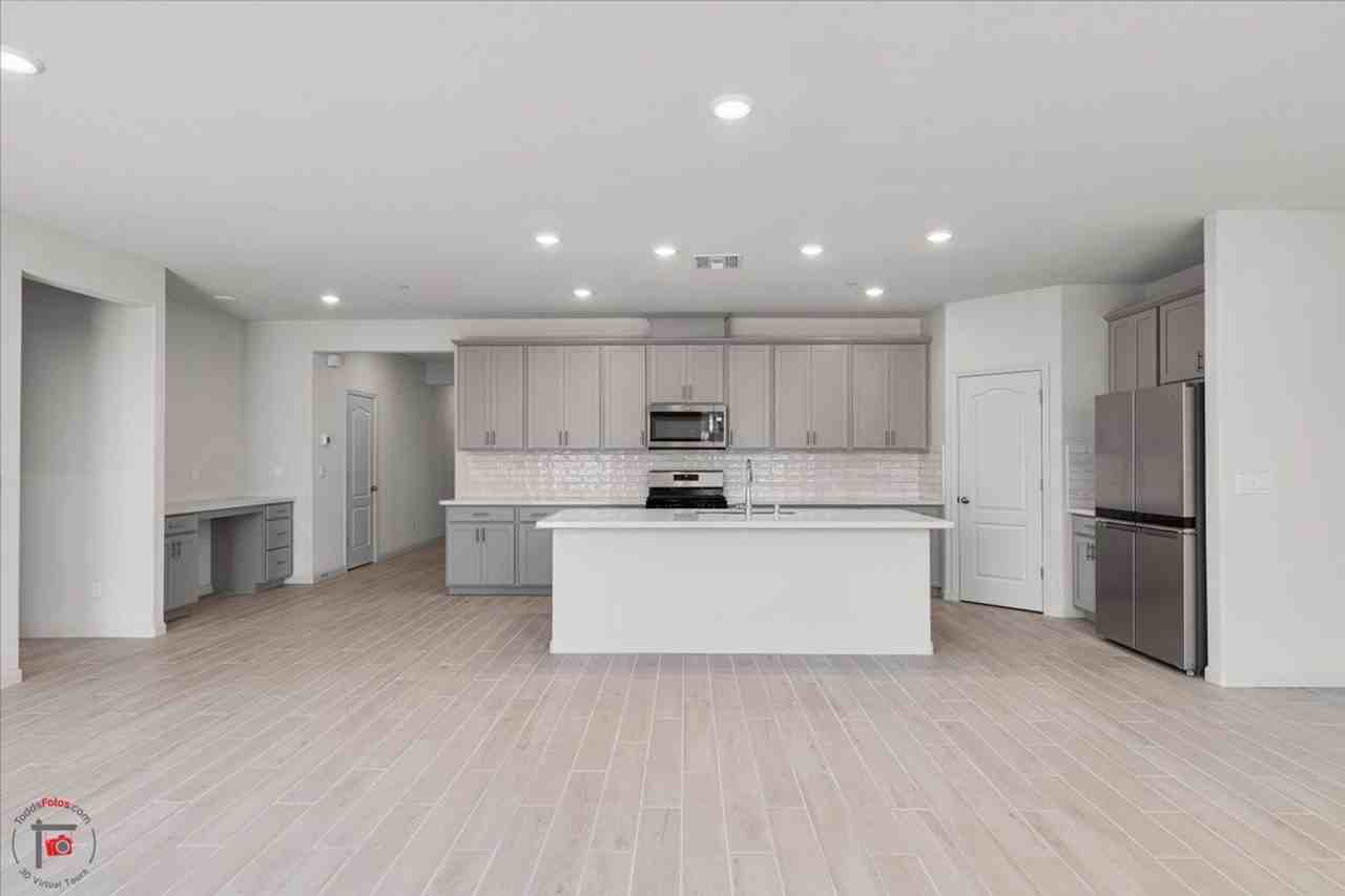 2911 Buckley Ct - Photo 2 of 10