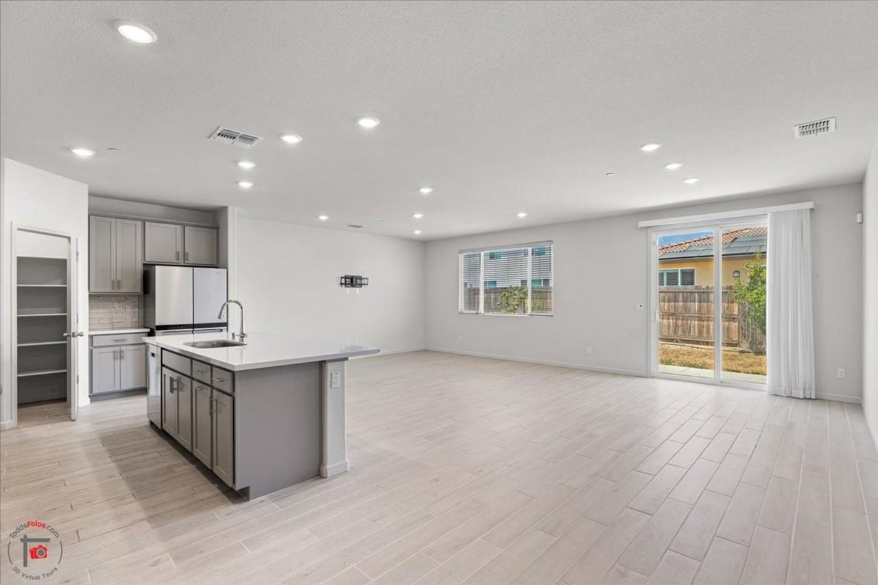 2911 Buckley Ct - Photo 3 of 10