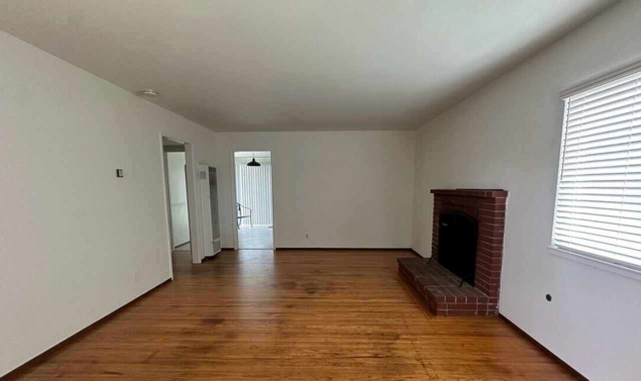 531 Clubhouse Dr - Photo 3 of 12