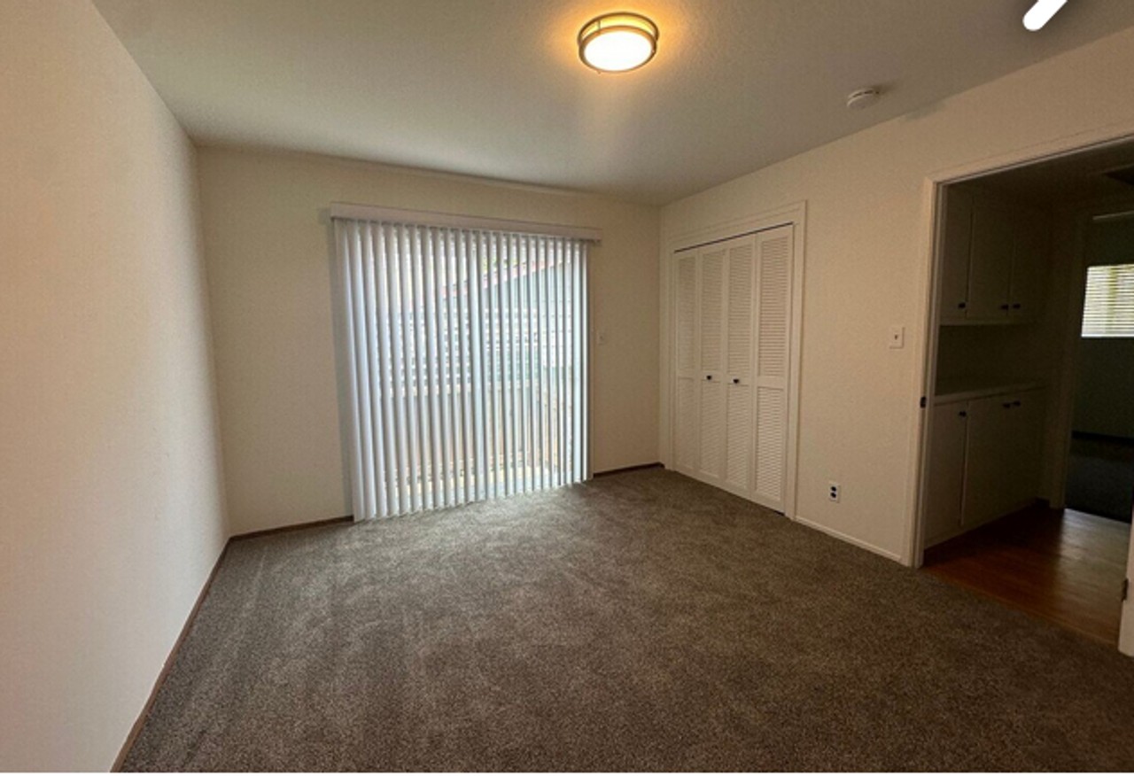 531 Clubhouse Dr - Photo 4 of 12