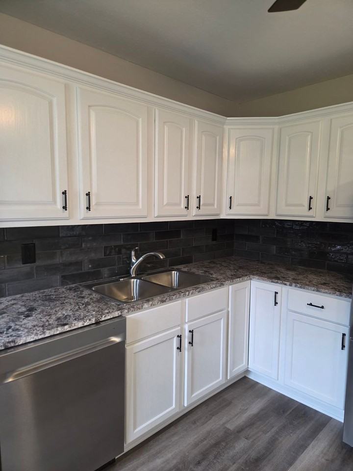 1006 Hiatt St - Photo 2 of 12