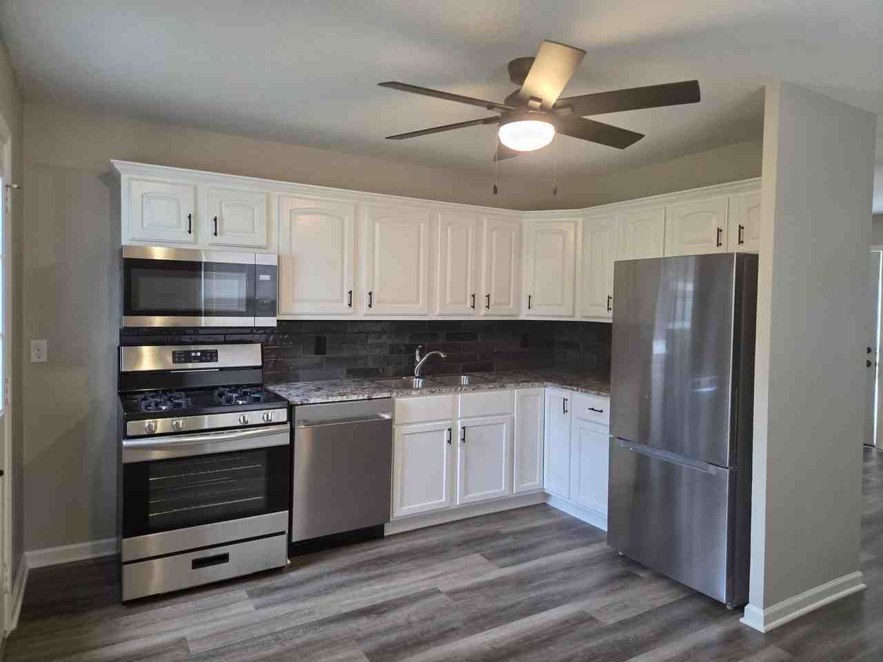 1006 Hiatt St - Photo 3 of 12