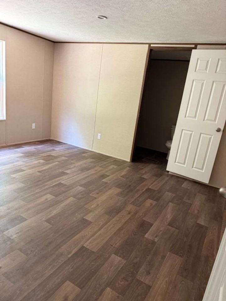 25 25 Derek Drive - 25 Derek Drive - Photo 3 of 11