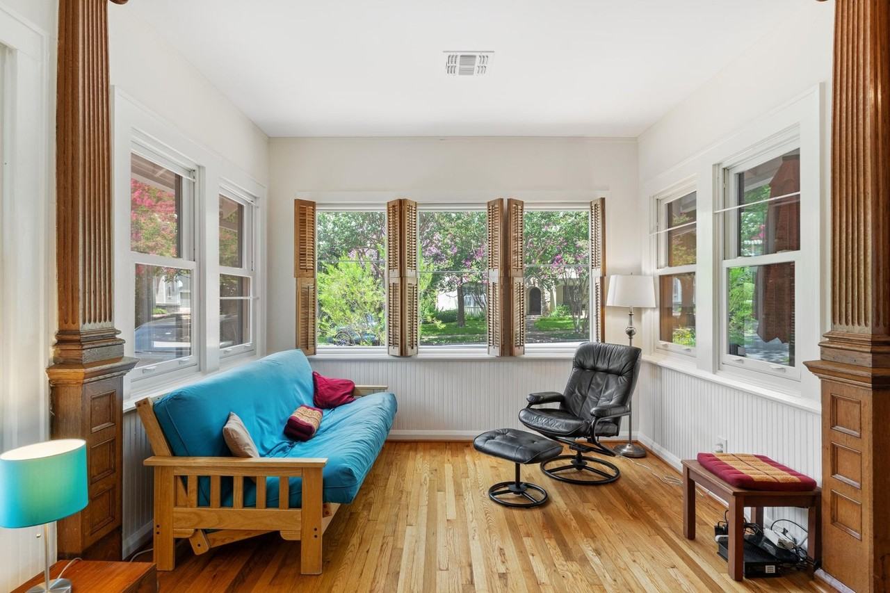 205 W 32nd St - Photo 6 of 33