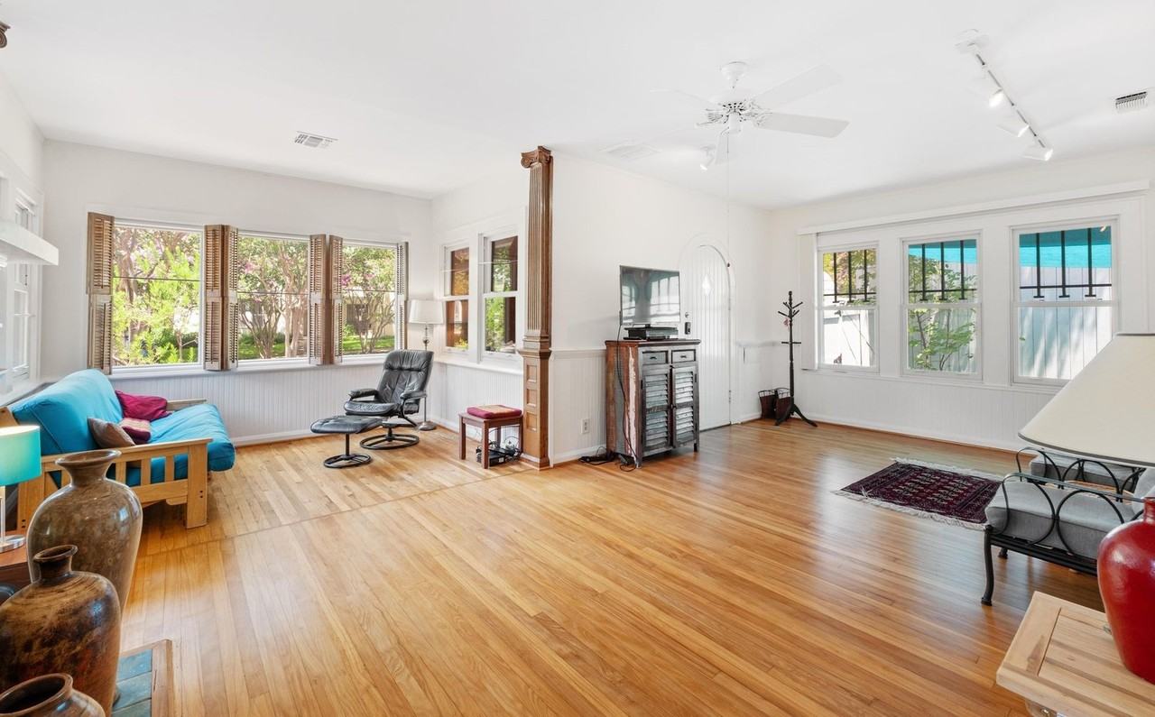 205 W 32nd St - Photo 5 of 33