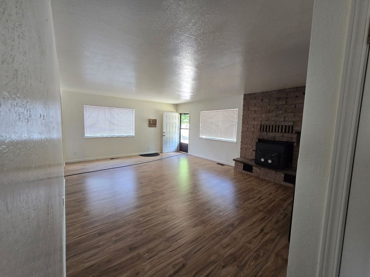 660 Richmond Rd - Photo 3 of 21