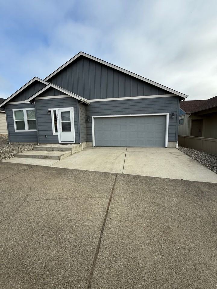 725 Spyglass Dr - Photo 3 of 22