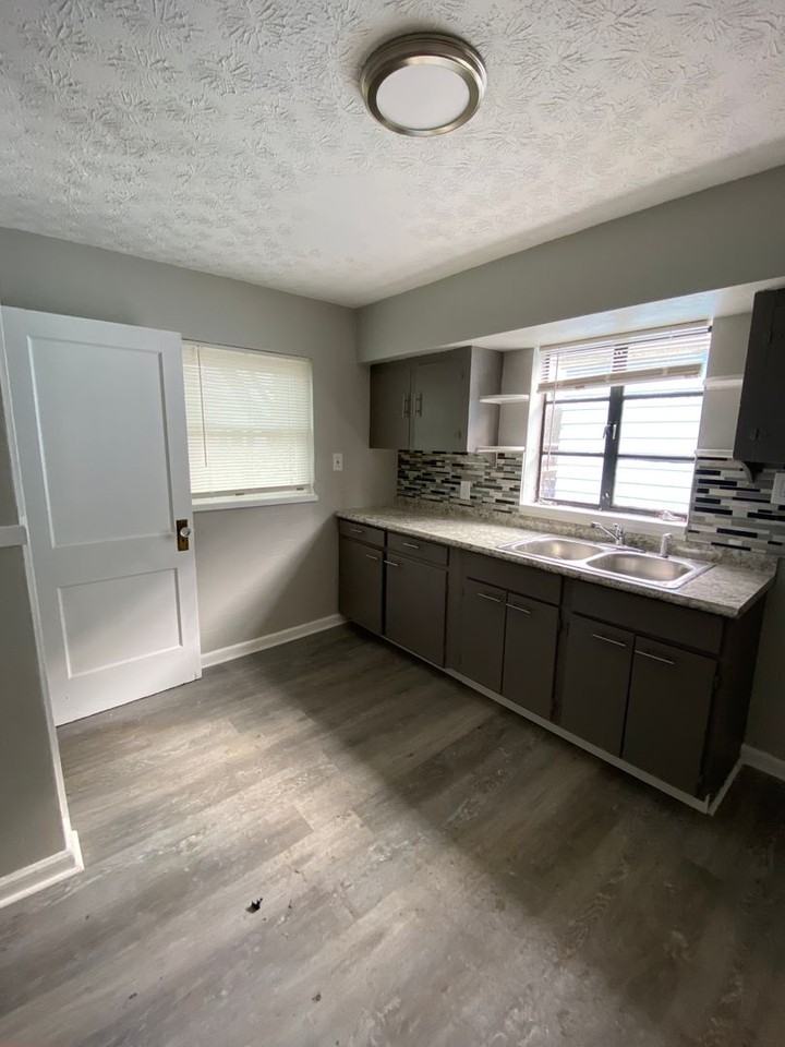 820 S Smithville Rd - Photo 3 of 23