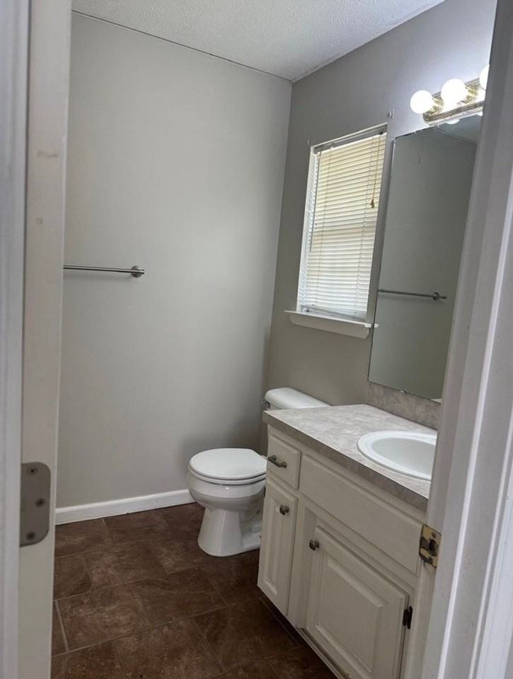 25 Applewood Dr - Photo 6 of 12