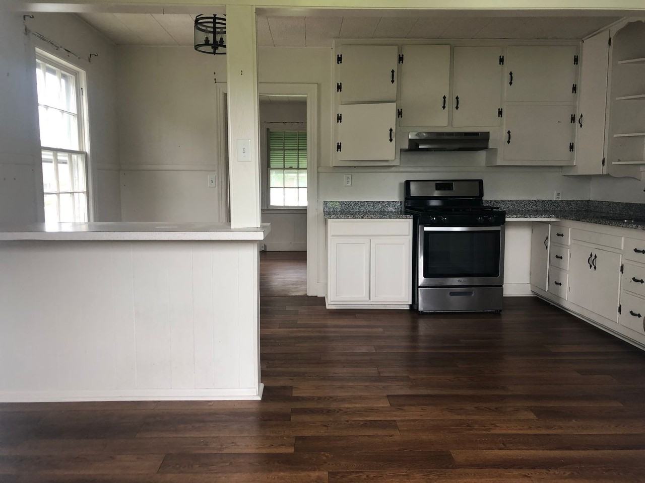 1715 W Arch Ave - Photo 3 of 8