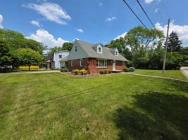 featured image of 1010 Oakhurst Dr