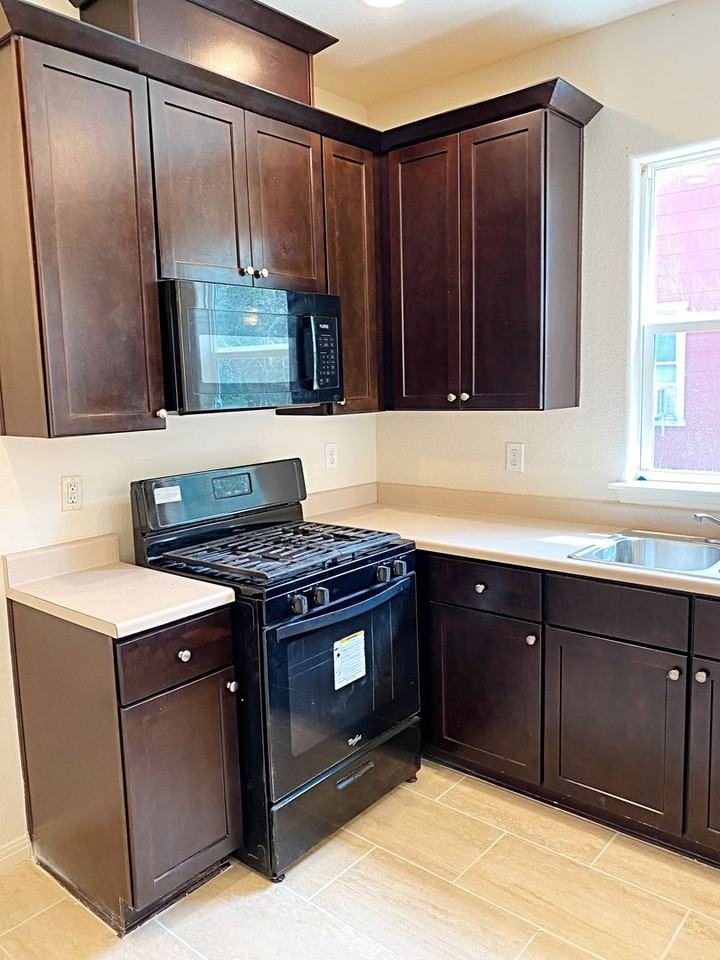 3508 7th St - Photo 3 of 10