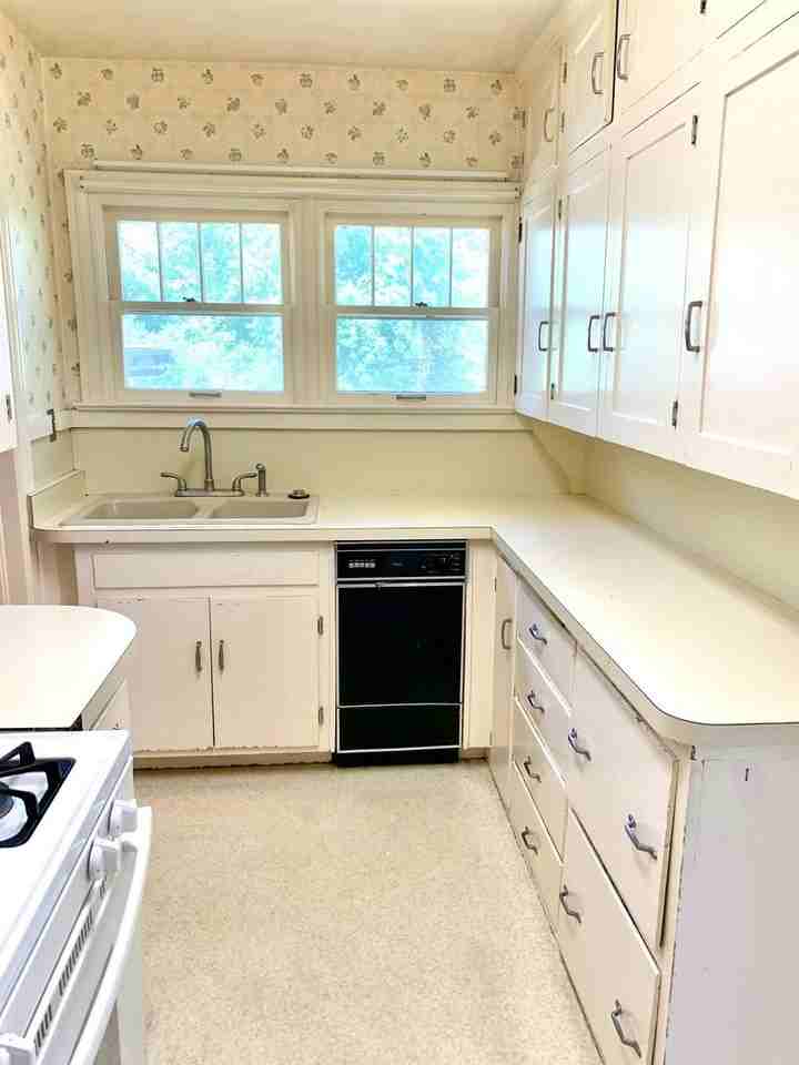 1432 S Ash St - Photo 5 of 13