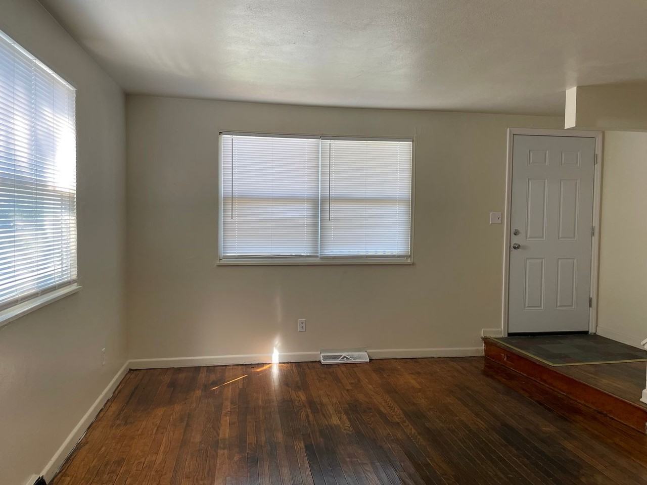 4105 Sullivant Avenue - Photo 6 of 17