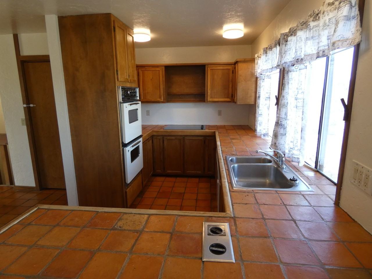 1627 E 5th St - Photo 3 of 50