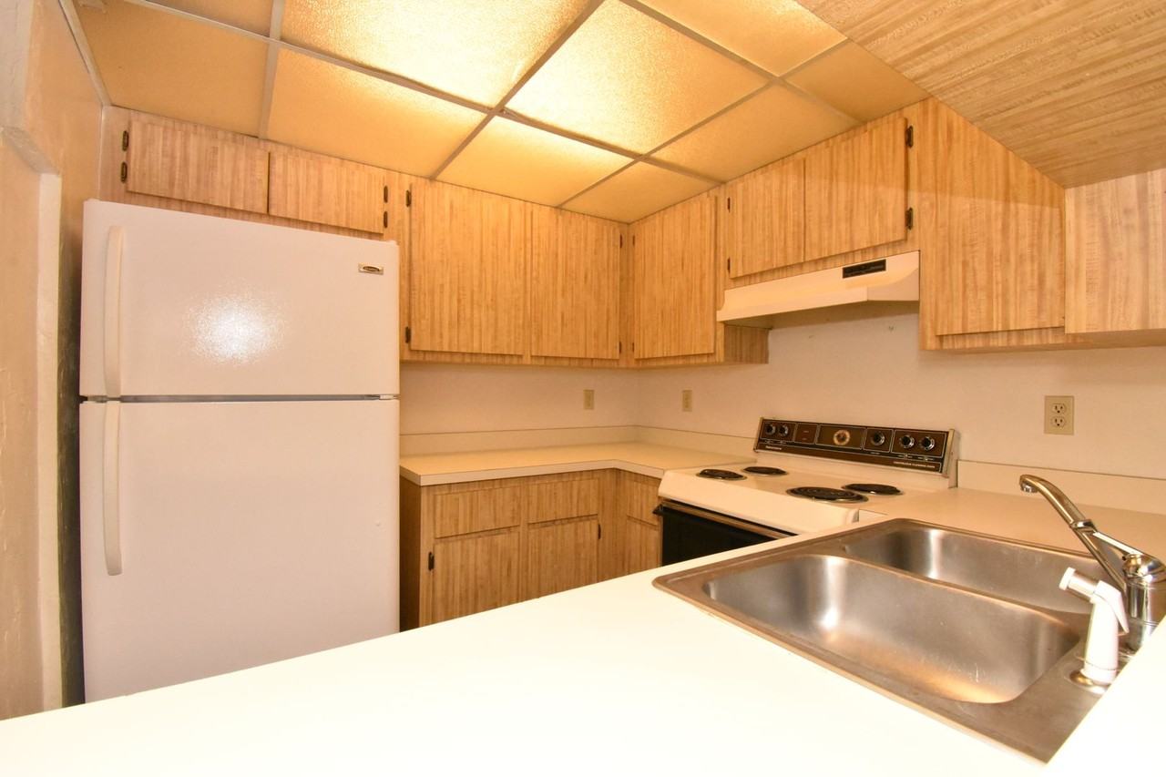 2945 Southwest 39th Avenue - Photo 3 of 16