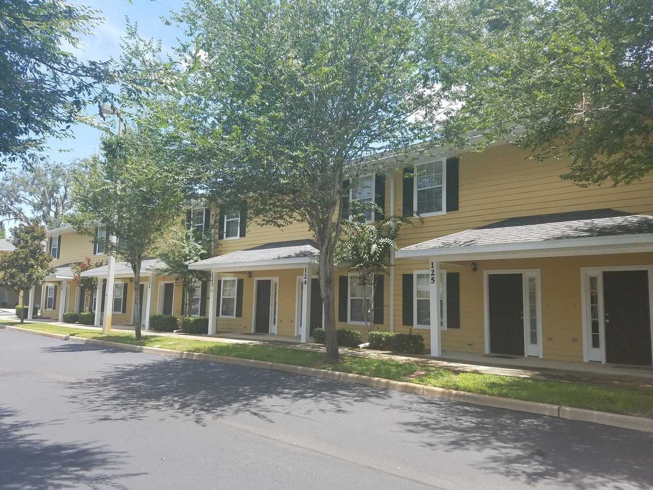 2933 Southwest 35th Place #124 - Photo 2 of 13