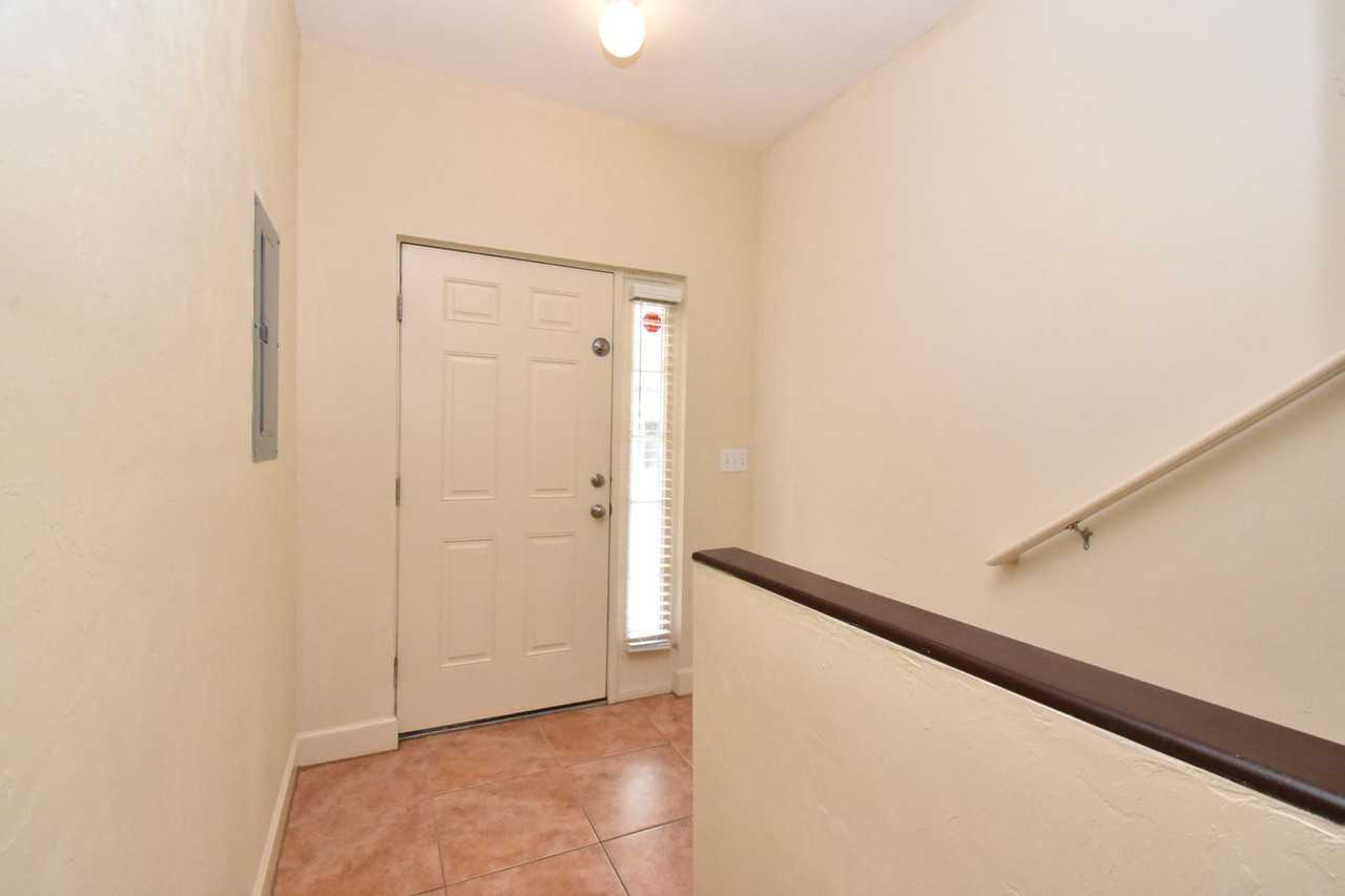 2933 Southwest 35th Place #124 - Photo 4 of 13