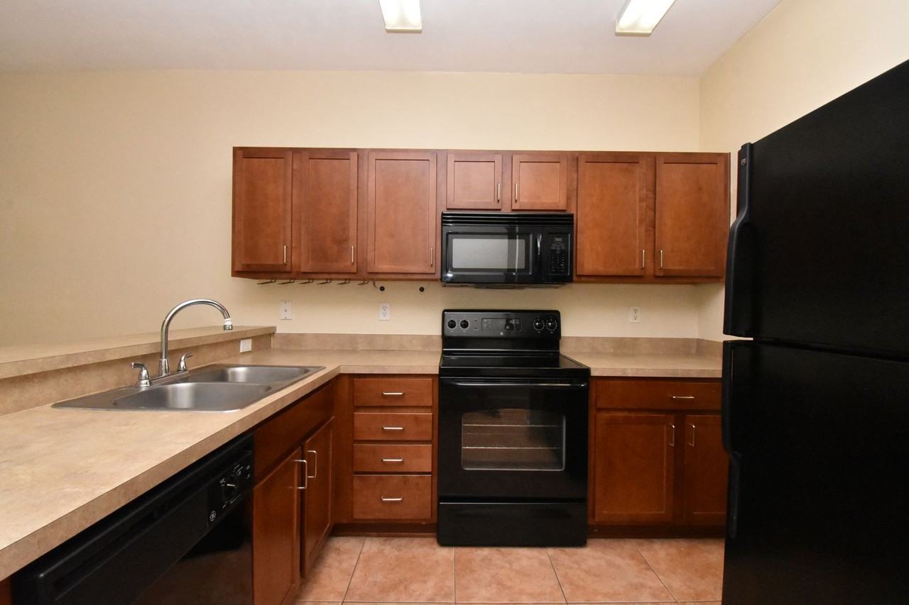 2933 Southwest 35th Place #124 - Photo 5 of 13