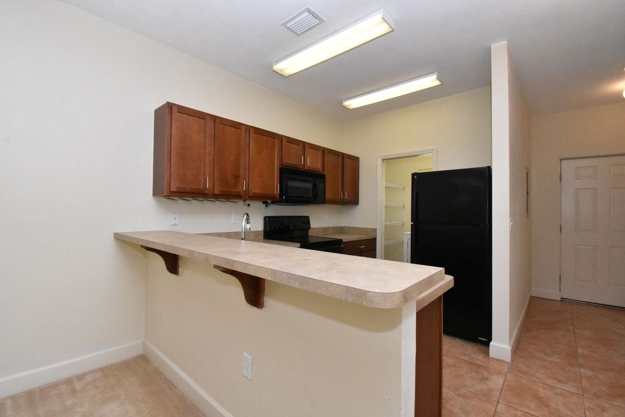 2933 Southwest 35th Place #124 - Photo 6 of 13