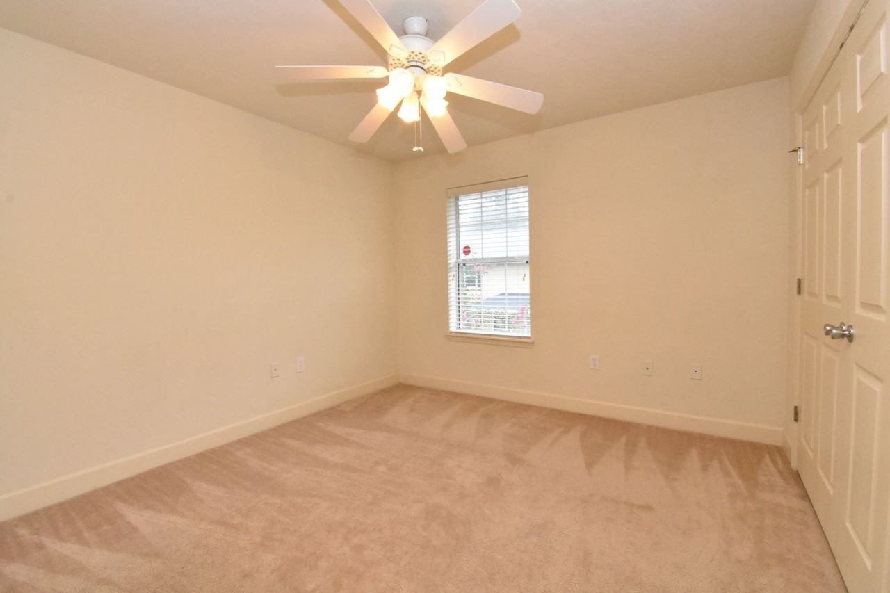 2933 Southwest 35th Place #124 - Photo 7 of 13